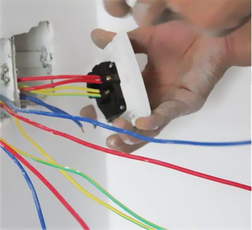 如何区分零线与地线?接反了会怎样?